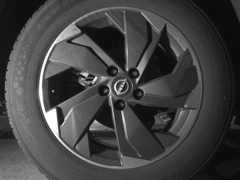 Used 2025 Nissan Rogue SV FWD image 18