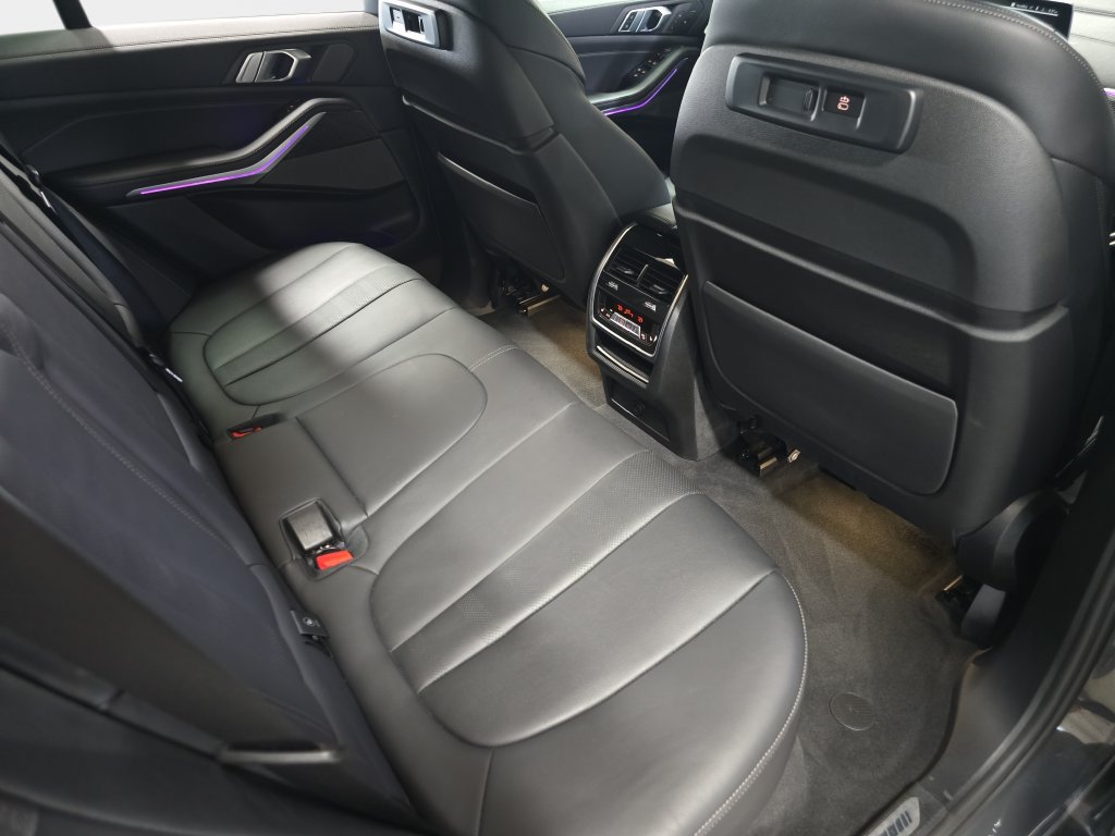 Used 2021 BMW X5 M50i AWD/4WD image 16