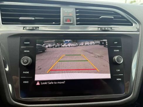 Used 2021 Volkswagen Tiguan SE AWD/4WD image 27