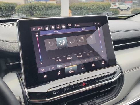 Used 2022 Jeep Compass Limited image 23