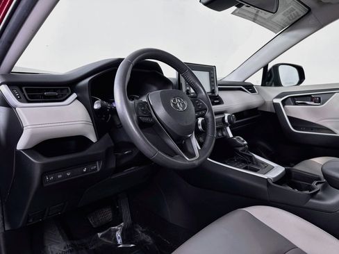 Used 2020 Toyota RAV4 XLE Premium AWD/4WD image 9