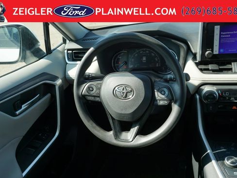 Used 2024 Toyota RAV4 XLE AWD/4WD image 13