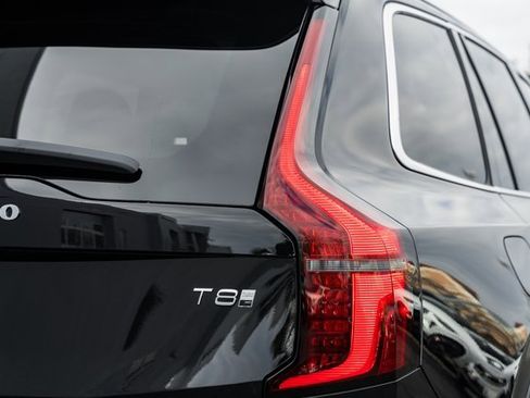 Certified 2025 Volvo XC90 T8 Core w/ Climate Package image 7