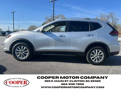 Used 2018 Nissan Rogue SV w/ Premium Package image 4