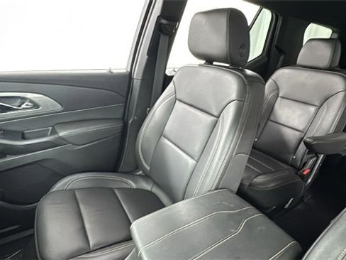 Used 2023 Chevrolet Traverse LT image 13