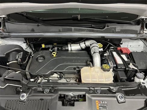 Used 2022 Chevrolet Trax LT w/ LT Convenience Package image 28