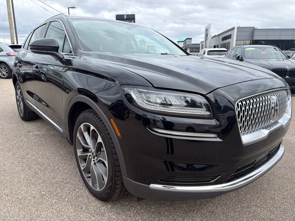 Used 2023 Lincoln Nautilus Reserve AWD/4WD image 4