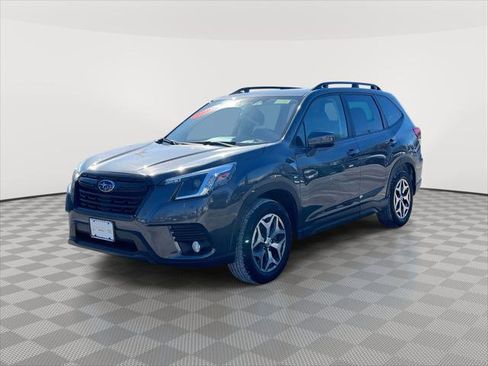 Used 2023 Subaru Forester Premium image 3