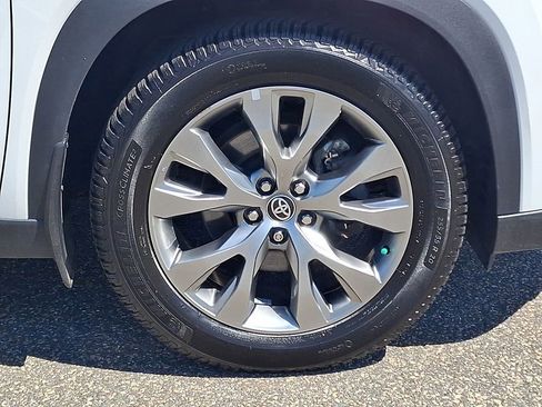Used 2024 Toyota Grand Highlander AWD image 11