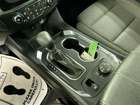 Used 2021 Chevrolet Traverse LT w/ LPO, Blackout Package image 17