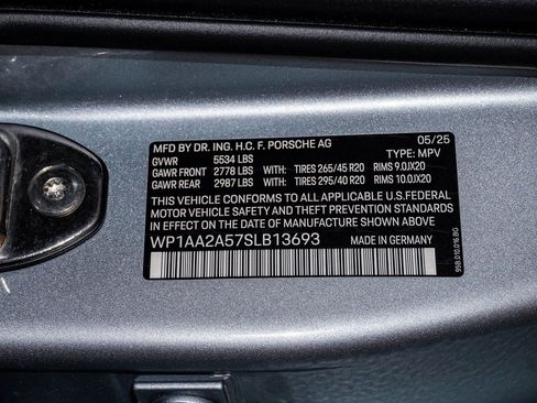 Certified 2025 Porsche Macan image 29