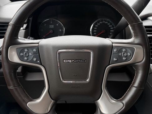 Used 2020 GMC Yukon Denali w/ Denali Premium Package AWD/4WD image 18
