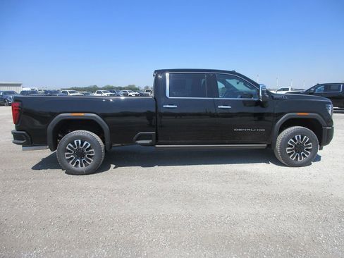 New 2026 GMC Sierra 3500 Denali Ultimate AWD/4WD image 3