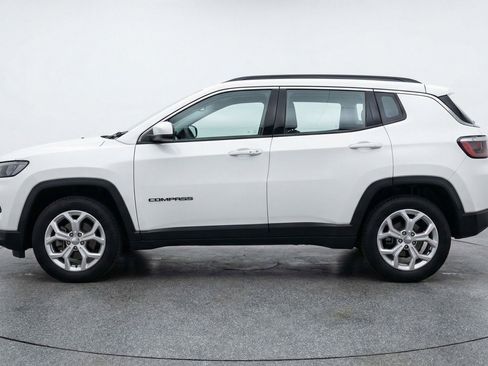 Used 2025 Jeep Compass Latitude AWD/4WD image 5