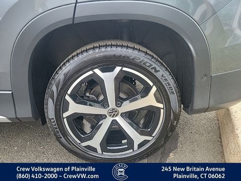 Certified 2025 Volkswagen Tiguan SE image 18