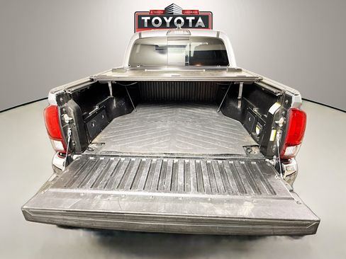 Certified 2018 Toyota Tacoma TRD Off-Road image 23