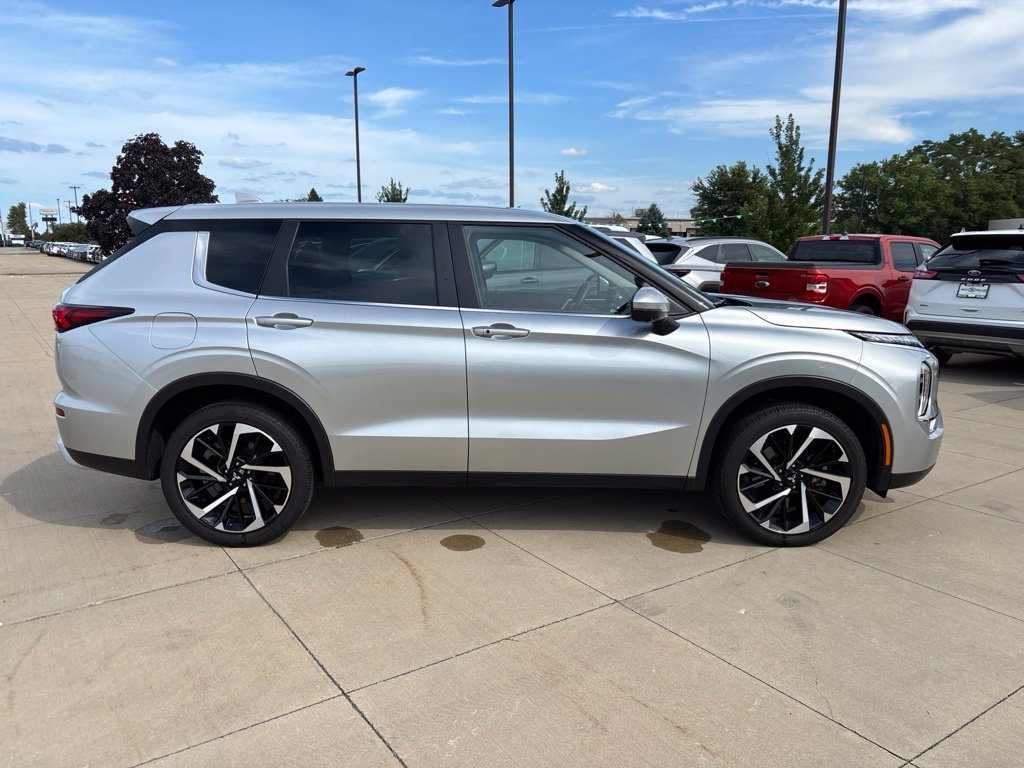 Used 2023 Mitsubishi Outlander SE AWD/4WD image 6
