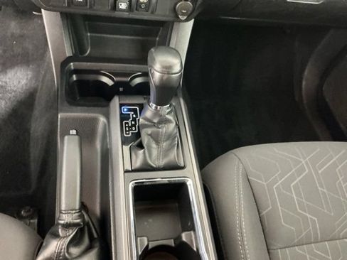Used 2018 Toyota Tacoma TRD Sport AWD/4WD image 18
