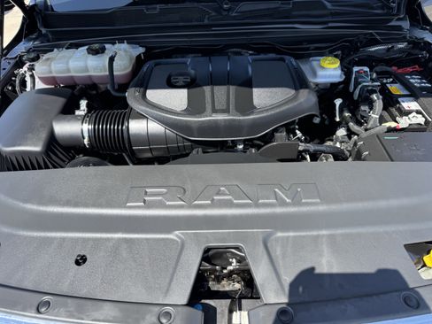 Used 2025 RAM 1500 Big Horn AWD/4WD image 33