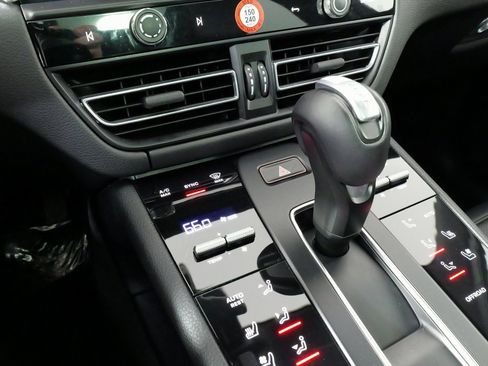 Used 2024 Porsche Macan image 59