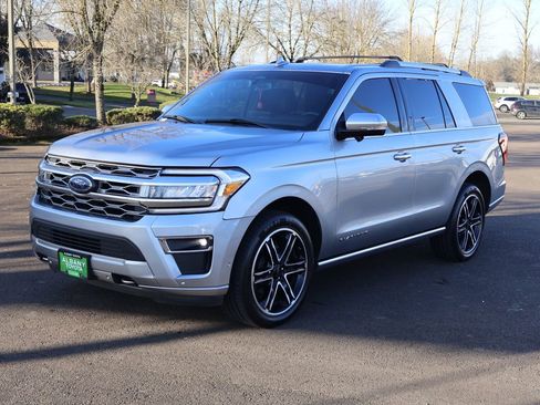 Used 2024 Ford Expedition Platinum image 11