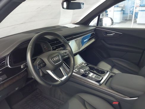 Used 2023 Audi Q7 2.0T Premium w/ Convenience Package AWD/4WD image 2