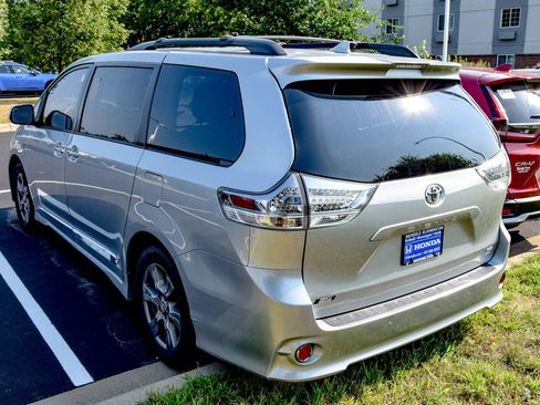 Used 2019 Toyota Sienna SE Premium AWD/4WD image 7