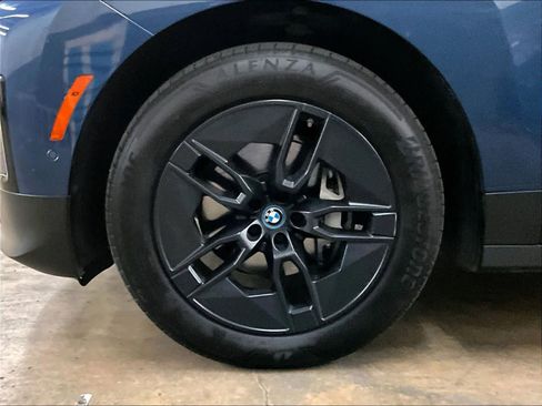 Used 2023 BMW iX xDrive50 image 11