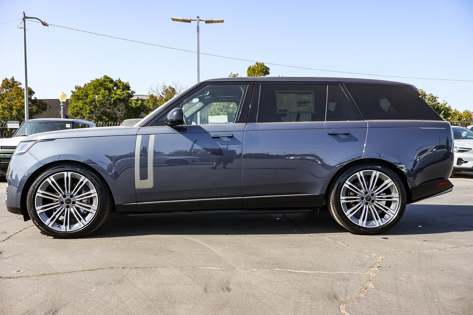 New 2026 Land Rover Range Rover Long Wheelbase SE AWD/4WD image 5