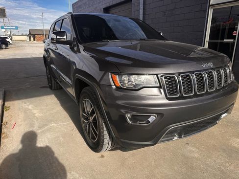 Used 2018 Jeep Grand Cherokee Limited image 2