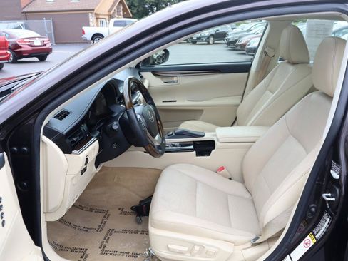 Used 2013 Lexus ES 350 w/ Luxury Pkg FWD image 17