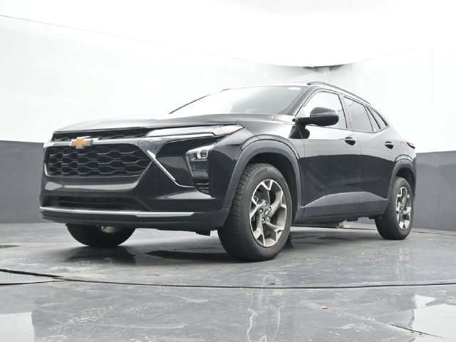 Used 2025 Chevrolet Trax LT FWD image 47