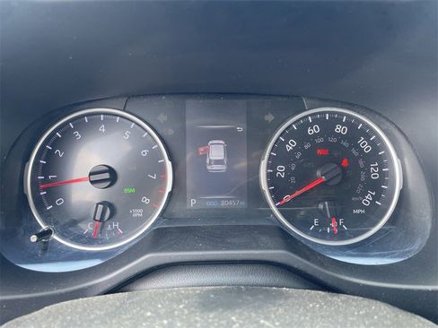 Used 2021 Toyota RAV4 LE image 16