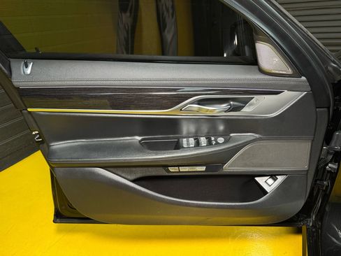 Used 2016 BMW 740i image 29