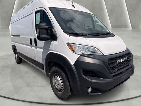 Used 2024 RAM ProMaster 2500 w/ Convenience Group FWD image 1