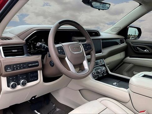 Used 2024 GMC Yukon XL Denali w/ Denali Reserve Package AWD/4WD image 17