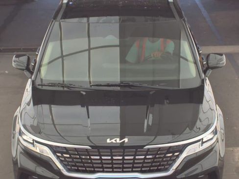 Used 2022 Kia Carnival SX image 4