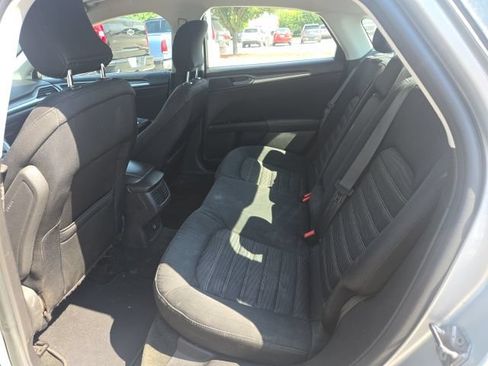 Used 2016 Ford Fusion SE w/ SE Cold Weather Package FWD image 8