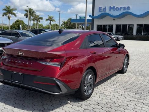Used 2024 Hyundai Elantra SEL FWD image 11