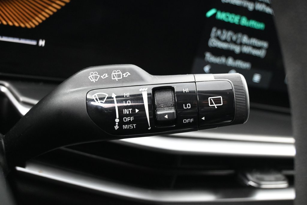 Used 2025 Kia Sorento LX FWD image 14