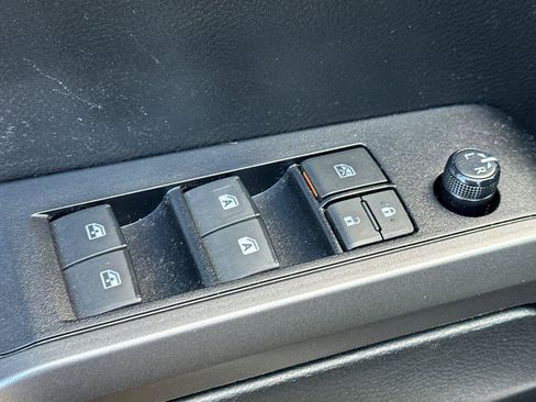 Used 2022 Toyota Tacoma TRD Off-Road image 11