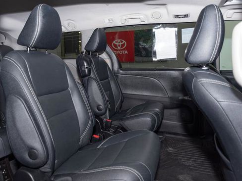 Used 2016 Toyota Sienna SE image 20