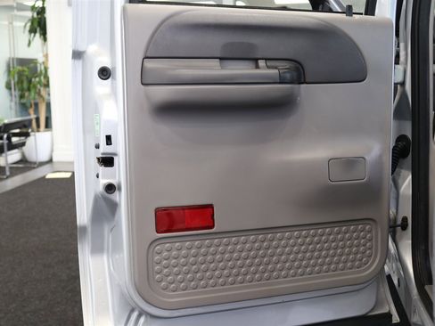 Used 2001 Ford F350 XLT image 62