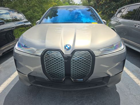 Used 2024 BMW iX xDrive50 AWD/4WD image 2