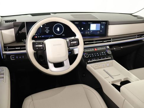 Used 2025 Hyundai Santa Fe Calligraphy image 2
