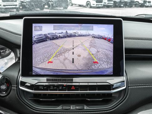 Used 2024 Jeep Compass Latitude w/ Convenience Group image 11