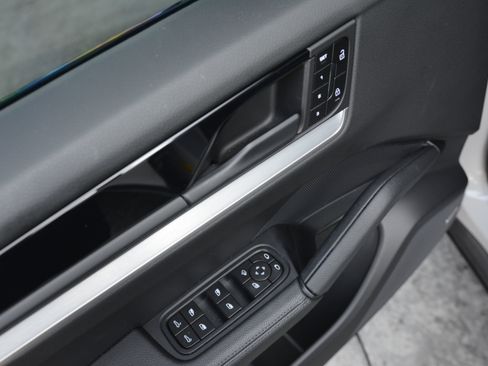 Used 2025 Porsche Cayenne Coupe AWD/4WD image 14