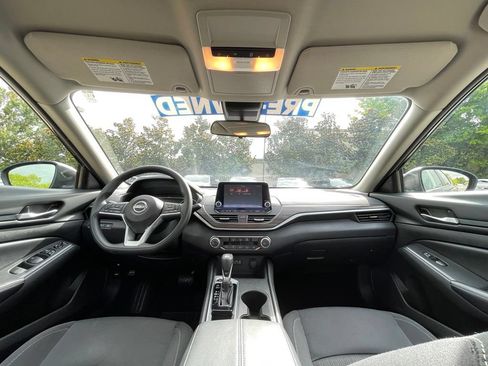 Used 2025 Nissan Altima 2.5 SV FWD image 28