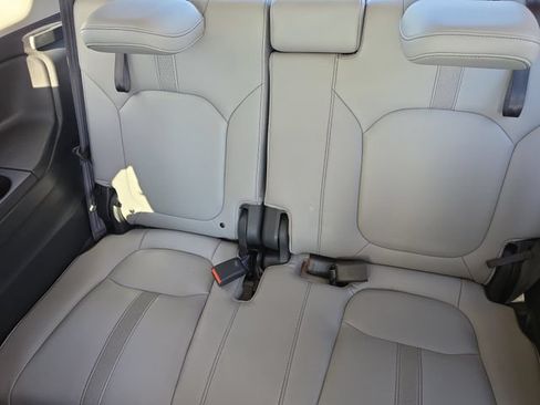 Used 2025 Honda Pilot Touring image 18