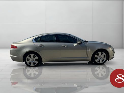 Used 2011 Jaguar XF image 8